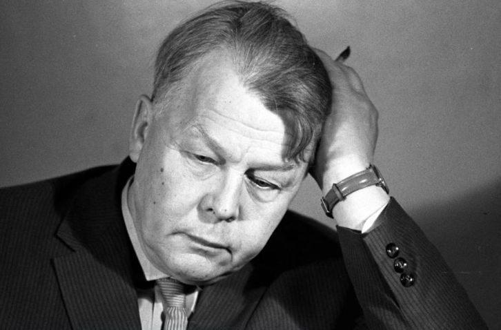 "Будем живы – не помрем" – библиографический обзор литературы о творчестве Александра Трифоновича Твардовского.