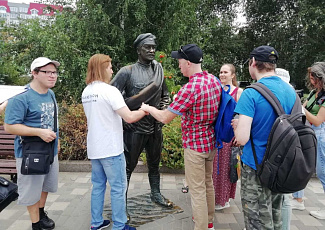 "Не спеша по набережной"